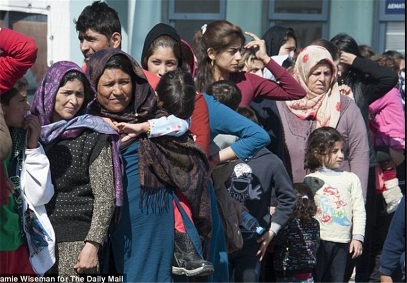 آوارگی هزاران پناهجوی افغان در مرز یونان/ آغاز گشت‌زنی ناتو برای ممانعت از ورود پناهجویان