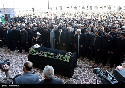 Imam Khamenei Performs Prayers for Late Ayatollah Tabasi