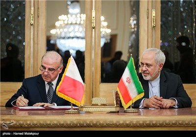 امضای یادداشت تفاهم میان محمدجواد ظریف و جرج ویلا وزرای امور خارجه ایران و مالت