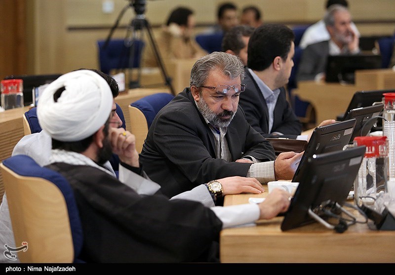 انتخاب رئیس مرکز پژوهش‌های شورای شهر مشهد از دستور کار خارج شد