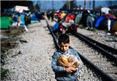 پناهجویان در تقلای نان و هیزم در اروپا + تصاویر