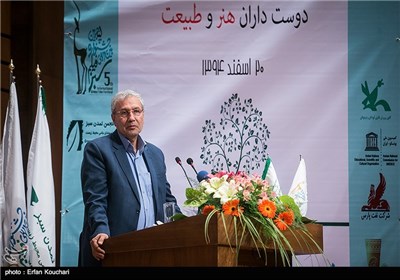 سخنرانی علی ربیعی وزیر کار در مراسم درختکاری با حضور هنرمندان و کودکان کار