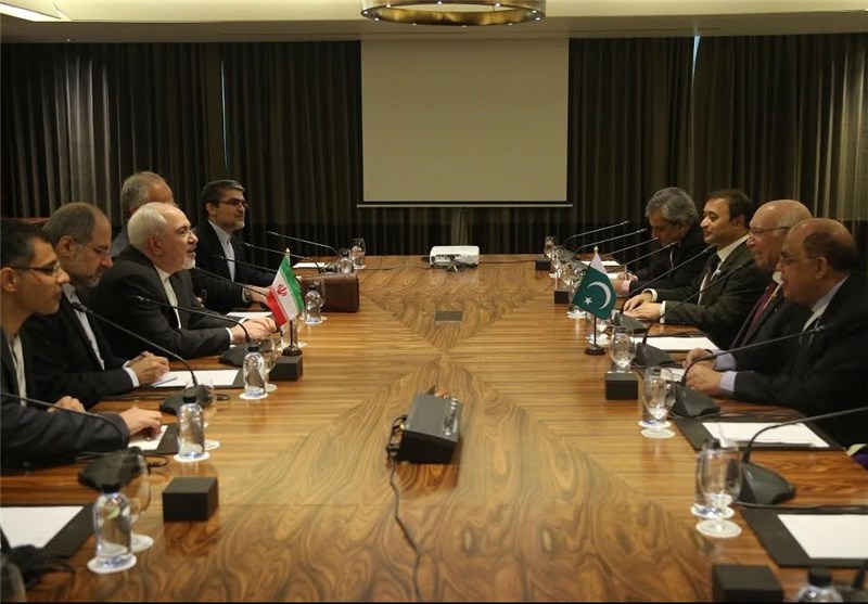 ملاقات ظریف و مشاور نخست وزیر پاکستان در امور خارجی