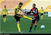 دیدار فوتبال تیم‌های سیاه‌جامگان و سپاهان