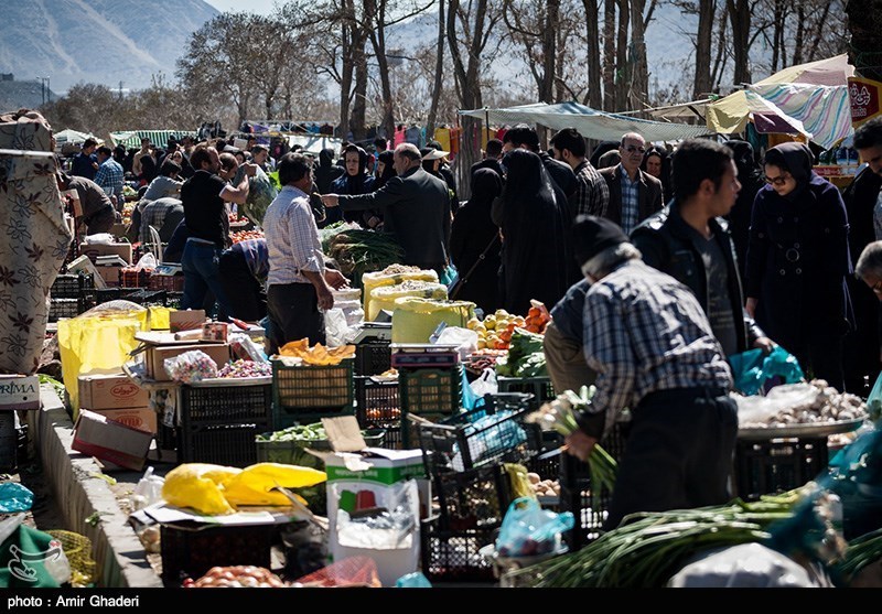 دستفروشی ‌برخی ‌افراد با ماشین‌های مدل بالا در کرج /‌شهرداری ‌نسبت به جمع‌آوری ‌اقدام کند