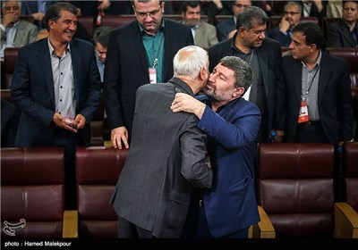 الیاس حضرتی و محسن مهرعلیزاده در همایش منتخبین ائتلاف اصلاح‌طلبان و اعتدال‌گرایان در مجلس دهم