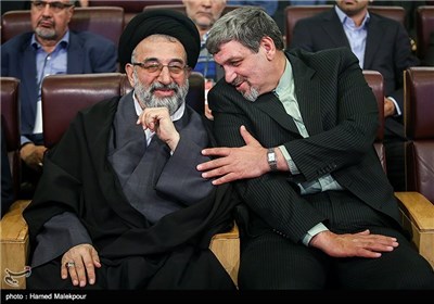 مصطفی کواکبیان و عبدالواحد موسوی لاری در همایش منتخبین ائتلاف اصلاح‌طلبان و اعتدال‌گرایان در مجلس دهم