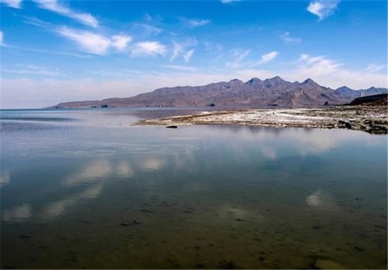 روند تغییرات تراز آب دریاچه ارومیه کاهشی شد/افت 12سانتیمتری تراز آب در یک سال اخیر + نمودار