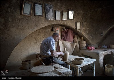  Iran’s Lalejin, Center of Middle East Ceramic Production 