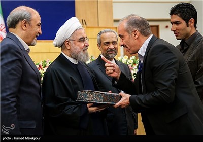 تقدیر از قهرمانان و مدال‌آوران ورزش کشور توسط حجت‌الاسلام حسن روحانی رئیس جمهور