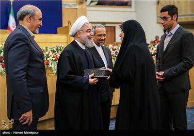 تقدیر از قهرمانان و مدال‌آوران ورزش کشور توسط حجت‌الاسلام حسن روحانی رئیس جمهور