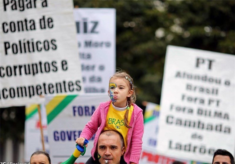 تصاویر/تظاهرات میلیونی مردم برزیل در اعتراض به فساد و رسوایی اقتصادی رئیس جمهور
