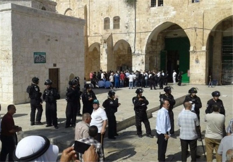 عشرات المستوطنین یقتحمون المسجد الأقصى المبارک