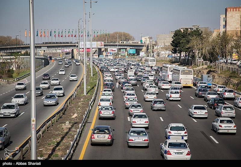 ترافیک در محورهای ورودی به مشهد مقدس سنگین است