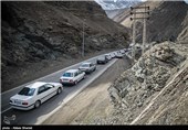 ترافیک سنگین در آزادراه تهران- کرج حدفاصل پل کلاک تا پل حصارک/ کرج- چالوس نیمه‌سنگین است