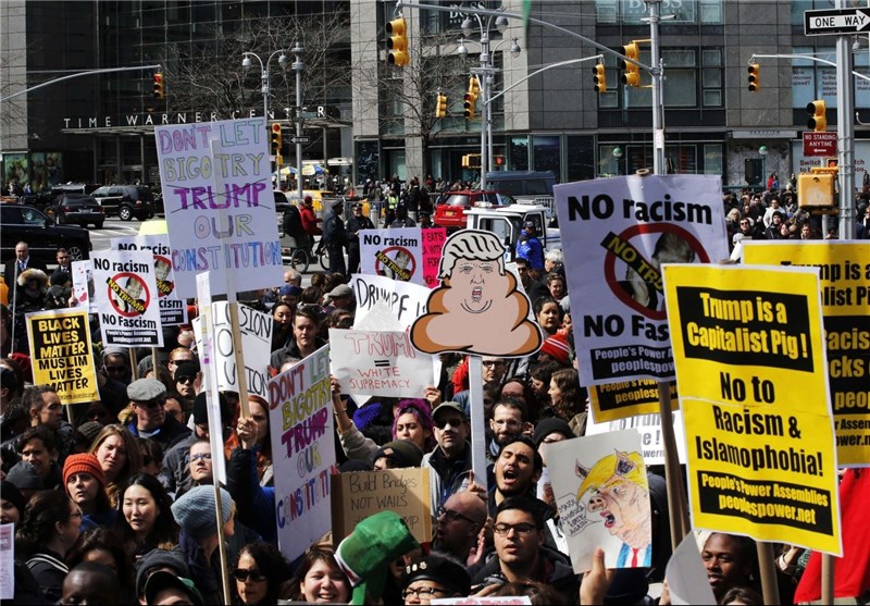 برگزاری تظاهرات و راهپیمایی ضد ترامپ در آریزونا و نیویورک + عکس