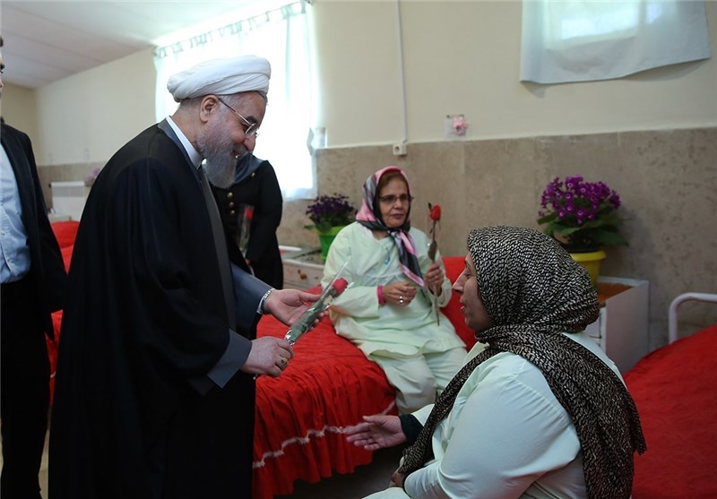 دیدار عیدانه روحانی با سالمندان و معلولین مرکز خیریه کامرانی شهر قدس