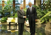 پیشخدمت کوبایی از اوباما دلار نگرفت