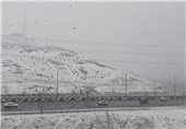 بارش برف در محورهای اسالم-خلخال و سیاهکل-دیلمان در استان گیلان