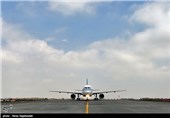 برف مشهد مسافران اصفهانی را به دردسر انداخت/ تجمع مسافران هواپیمایی &quot;آتا&quot; در فرودگاه مشهد