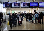 گرفتاری مردم به دلیل کم‌کاری عوامل فرودگاه مشهد/ عملیات ناتمام یخ‌زدایی به دلیل تمام شدن آب