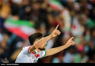 شادی علیرضا جهانبخش بازیکن تیم ملی فوتبال ایران پس از به ثمر رساندن گل