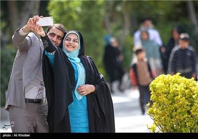 مسافران نوروزی در میدان امام خمینی اصفهان
