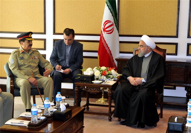 Iranian President Urges Unity among Muslim Nations against Terrorism