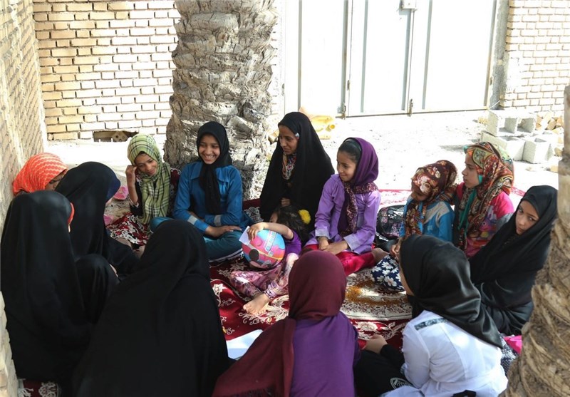 آموزش مشاغل خانگی توسط جهادگران اعزامی به روستاهای محروم آبادان و خرمشهر
