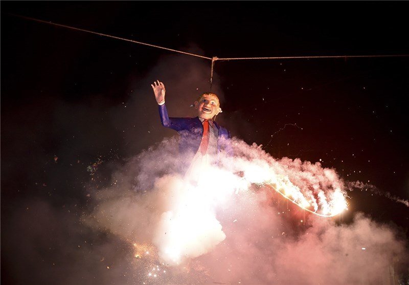 مکزیکی‌ها عید را با آتش‌ زدن آدمک ترامپ جشن گرفتند+تصاویر