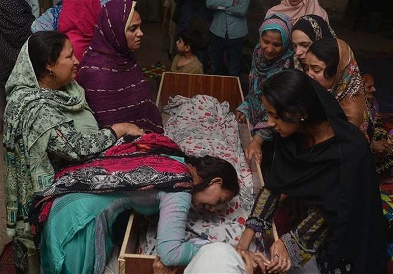 Pakistanis Hunt Militants behind Blast that Killed At Least 70