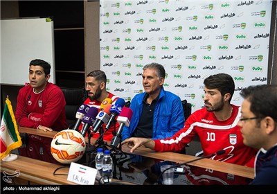 کارلوس کی‌روش سرمربی تیم ملی فوتبال ایران در نشست مبطوعاتی پیش از دیدار با تیم ملی فوتبال عمان