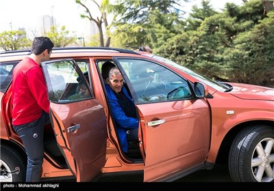 ورود کارلوس کی‌روش سرمربی تیم ملی فوتبال ایران به نشست خبری پیش از دیدار با تیم ملی فوتبال عمان