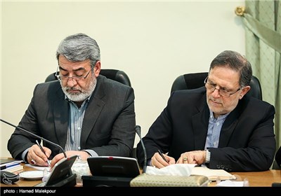 ولی‌الله سیف رئیس کل بانک مرکزی و عبدالرضا رحمانی فضلی وزیر کشور در جلسه ستاد فرماندهی اقتصاد مقاومتی