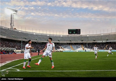 شادی سردار آزمون پس از به ثمر رساندن اولین گل تیم ملی ایران