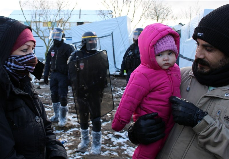 France Moving More Than 6,000 Migrants, Destroying Huge Camp