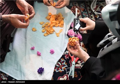 گروه خواهران قرارگاه جهادی علمدار برای دختران روستای منصوره انواع بازی‌، برنامه های فرهنگی و فعالیت های هنری برگزار می کنند