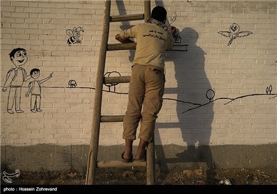 رنگ آمیزی و تزئین دیوار مدرسه توسط قرارگاه جهادی علمدار در روستای منصوره سادات