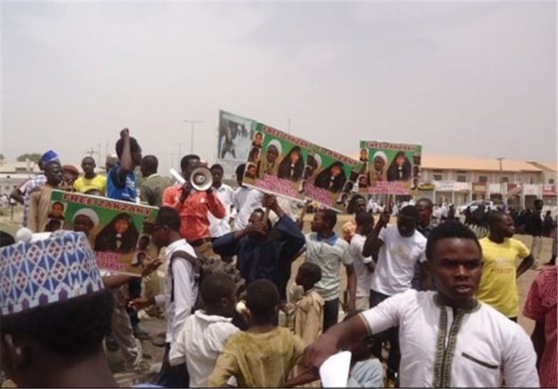 أنصار الشیخ الزکزاکی فی نیجیریا ینظمون مسیرة احتجاجیة فی العاصمة ابوجا