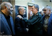 سردار محمد پاکپور فرمانده نیروی زمینی سپاه در مراسم ترحیم مادر سردار حسین سلامی جانشین فرمانده کل سپاه