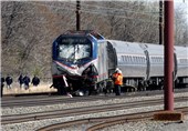 تصاویر/ واژگون شدن قطار در پنسیلوانیا به مرگ 2 نفر منجر شد