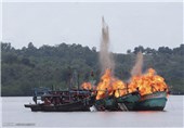 تصاویر/حمله اندونزی به قایق های ماهیگیری