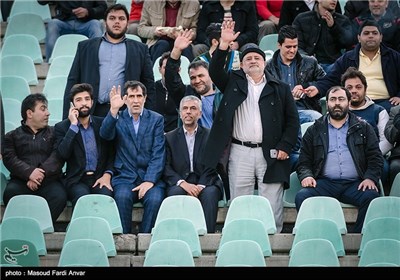 دیدار تیم های فوتبال تراکتور و پاختاکور - تبریز