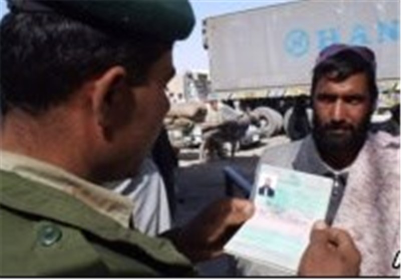 مطبوعات افغانستان: پلیس پاکستان از مهاجرین افغان اخاذی می‌کند