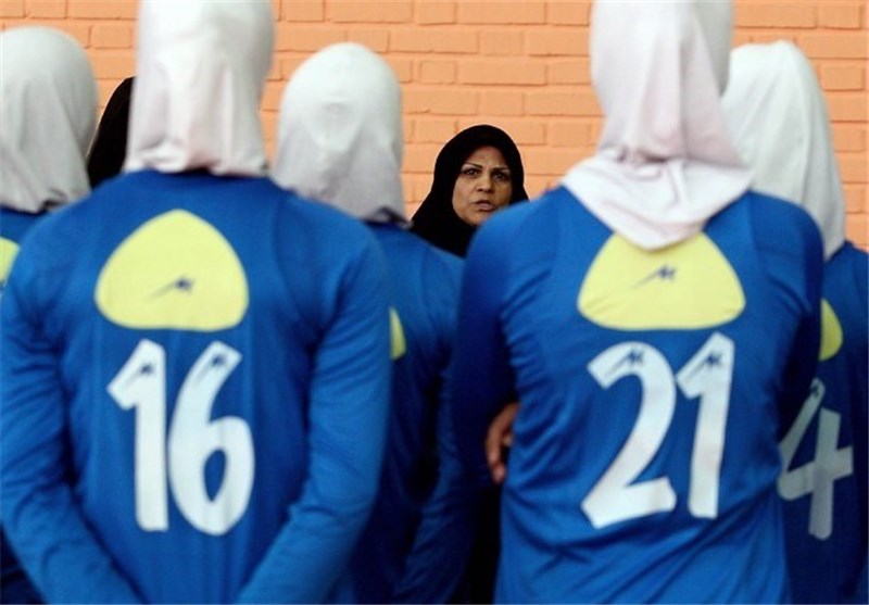 بازدید شهریان از اردوی تیم ملی والبیال دختران