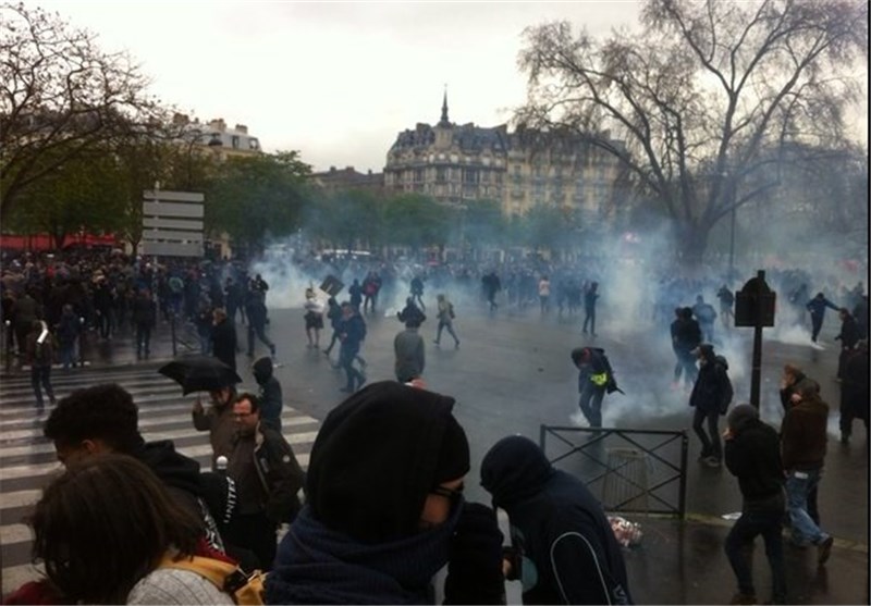 ادامه اعتراضات مردم پاریس به اصلاحات قانون کار/ 2 پلیس زخمی شدند