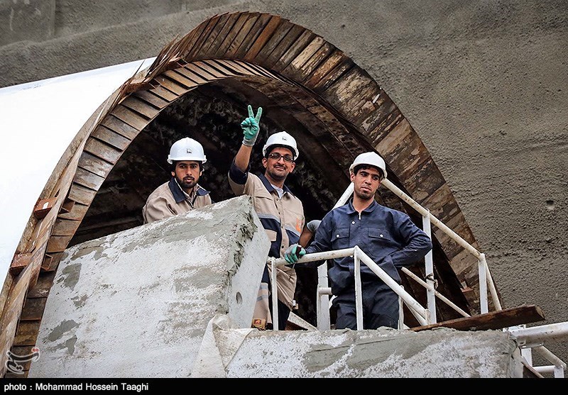 کار حفاری خط 2 مترو اصفهان تا سال 1400 تکمیل می‌شود