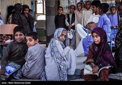 53 دانش آموز در دبستان شهید رحیمی نوکجوی روتک در خاش تحصیل می کنند.منطقه مرزی روتک به طول 124 کیلومتر در بخش مرکزی خاش همجوار با کشور پاکستان است.خاش در 185 کیلومتری جنوب زاهدان مرکز سیستان و بلوچستان واقع شده است.