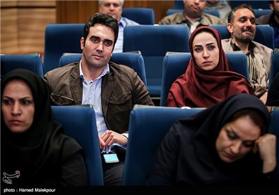 سوگل طهماسبی و پوریا پورسرخ بازیگران سریال کیمیا در مراسم انتخاب چهره سال هنر انقلاب اسلامی