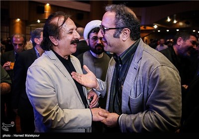 سیدرضا میرکریمی مدیرعامل خانه سینما و مجید مجیدی در مراسم انتخاب چهره سال هنر انقلاب اسلامی